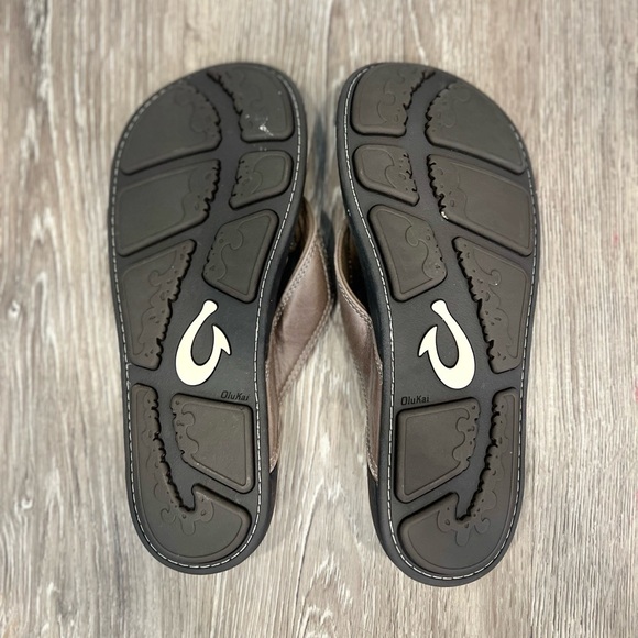 Olukai Men’s Flip Flops Size 11 - Picture 3 of 4